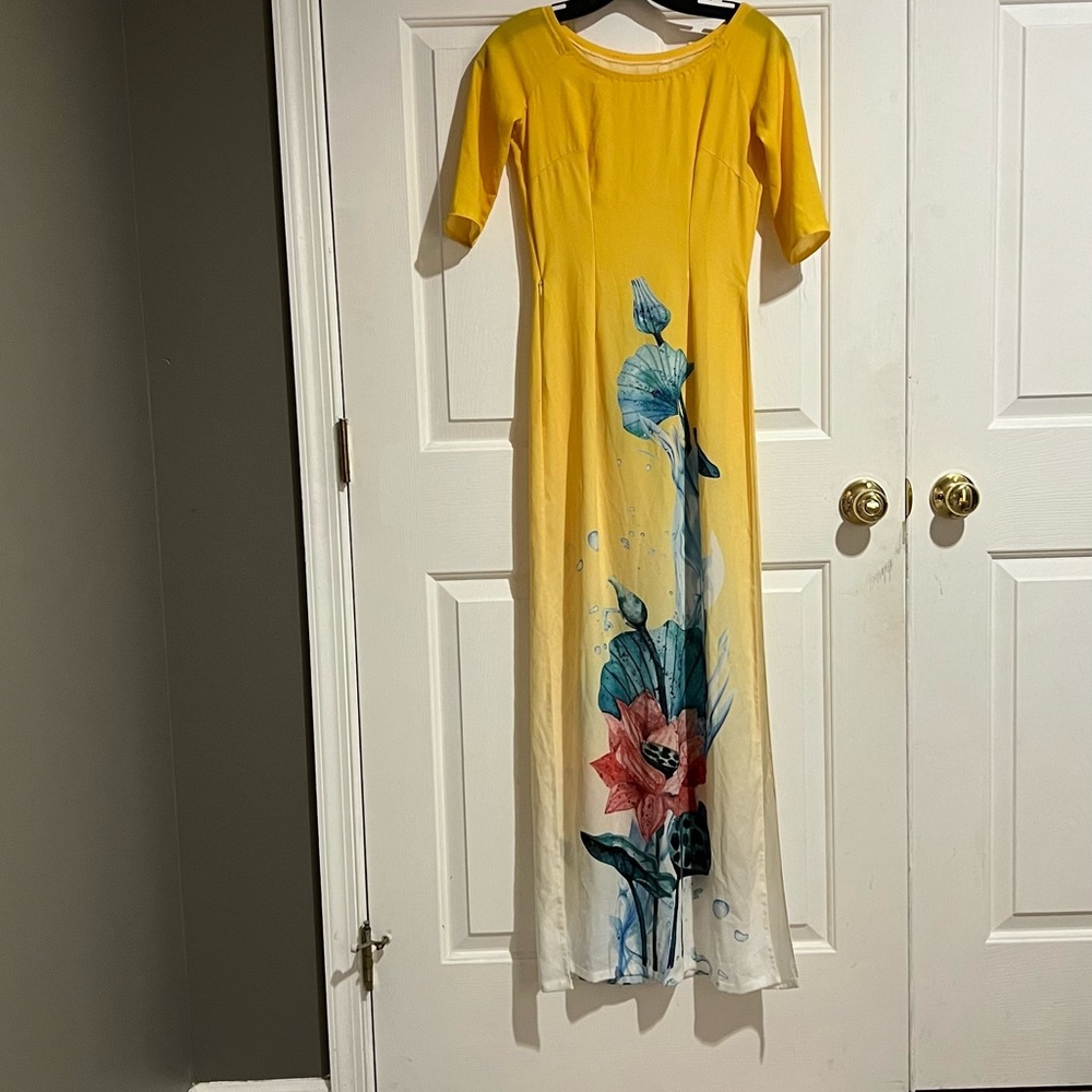 Vietnamese BEAUTIFUL yellow DRESS